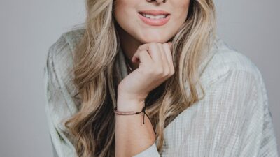 woman, smile, model, fashion, female, portrait, colombia, girl, businesswoman, manager, business, office, management, work, finance, artist